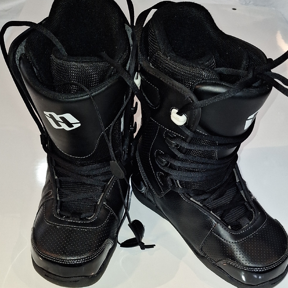 Morrow Black Snowboard Boots